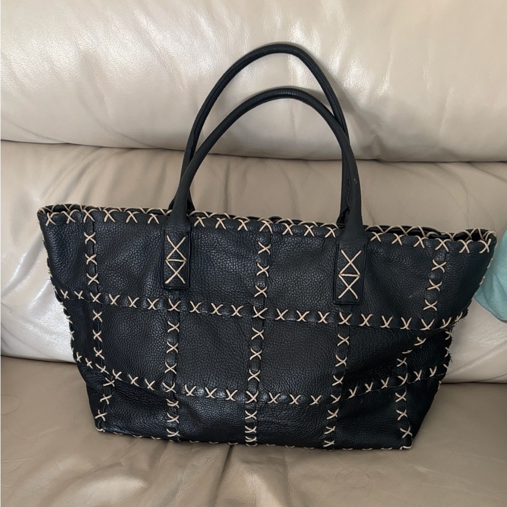 Berge Black Leather Tote Bag with Stitch Detailing - Picture 2 of 6